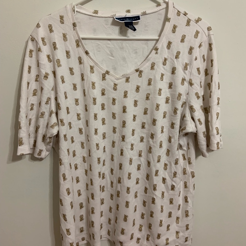 CUTE/COMFY PINEAPPLE V-NECK SIZE XL